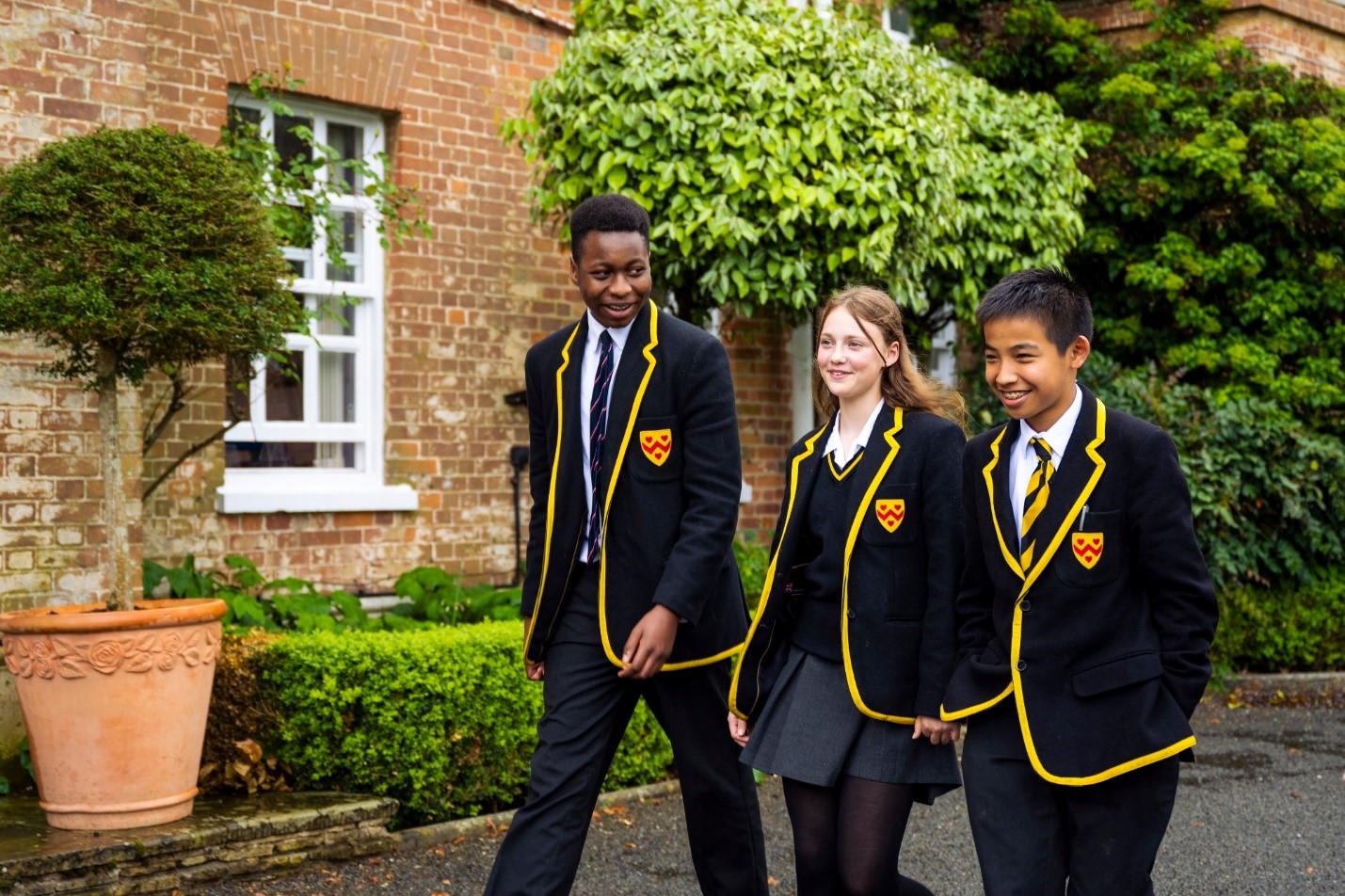 Choosing the Right School Uniform Supplier: A Guide for Parents and Administrators